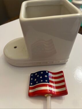 Nora Fleming container and flag